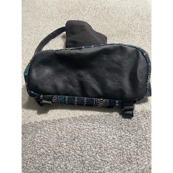 Forever 21 Women's Size OS Faux Leather Knit Aztec Style Backpack Blue Boho - Picture 3 of 9
